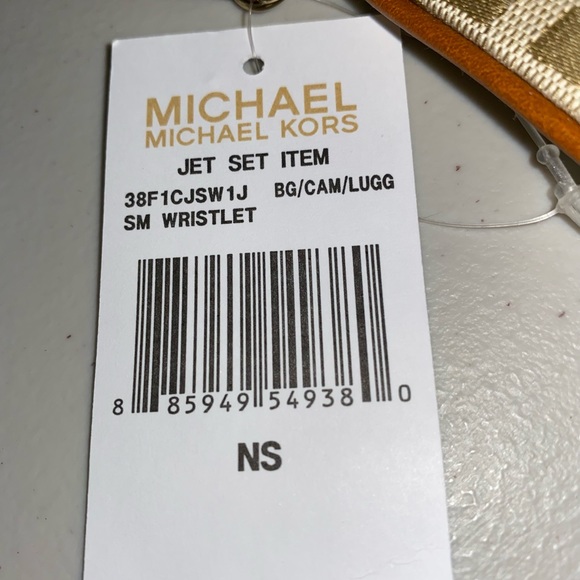 MICHAEL KORS SMALL BEIGE VANILLA JET SET WRISTLET POUCH NEW WITH TAGS - Picture 9 of 9